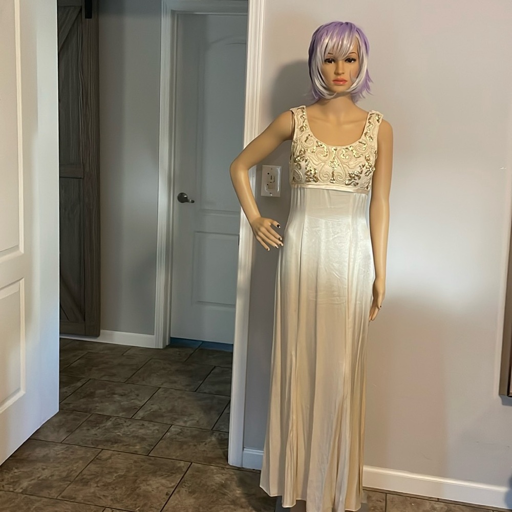 DE LARU By Linda Bernell Vintage Gown with pearls Size 6 Made in USA 🇺🇸